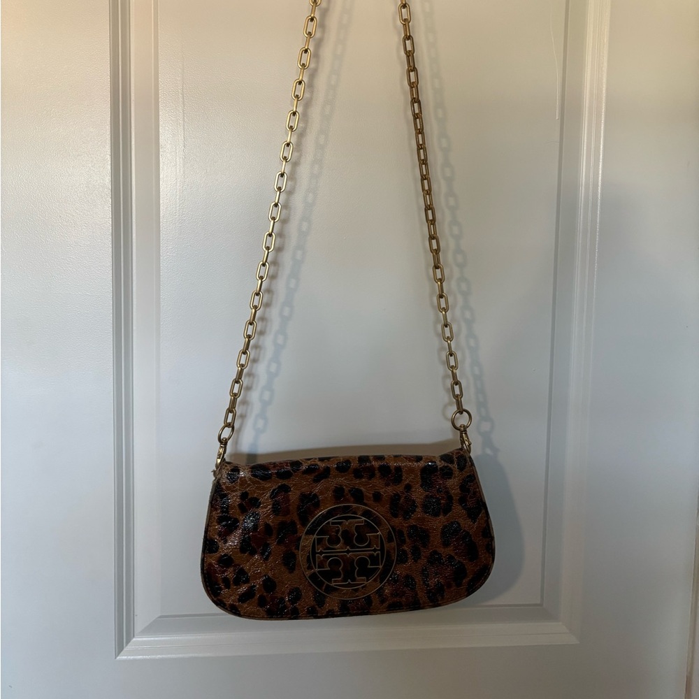 Authentic Tory Burch
Vegan Leather Leapord Print Crossbody Bag - Picture 2 of 16